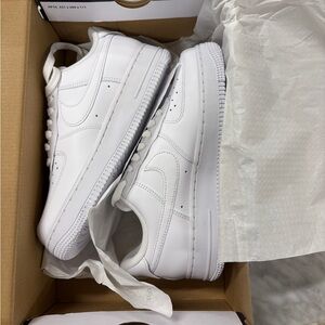 White Nike Air Force 1